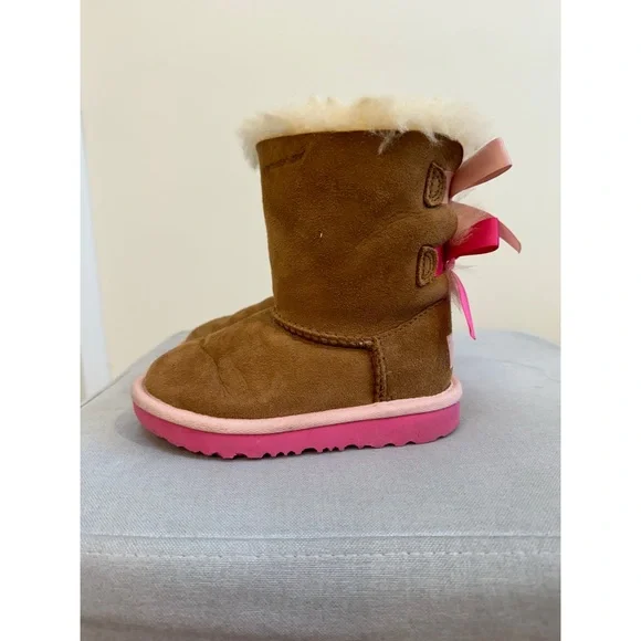 UGG Bailey Bow II Water Resistant Genuine Shearling Boot Toddler Size 9 - Picture 2 of 5